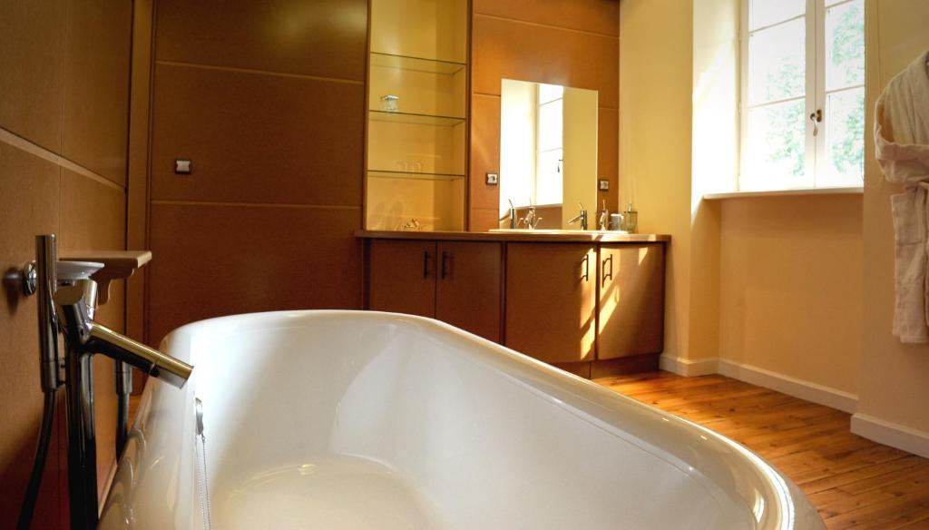 Logis De Nantas Bed & Breakfast Saint-Jean-Bonnefonds Bilik gambar