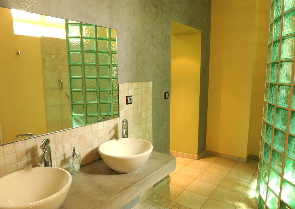 Logis De Nantas Bed & Breakfast Saint-Jean-Bonnefonds Bilik gambar