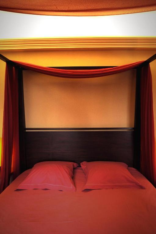 Logis De Nantas Bed & Breakfast Saint-Jean-Bonnefonds Bilik gambar